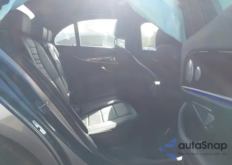 2017 Mercedes-Benz E 300 4Matic z USA, uszkodzony, nr VIN WDDZF4KB2HA037834